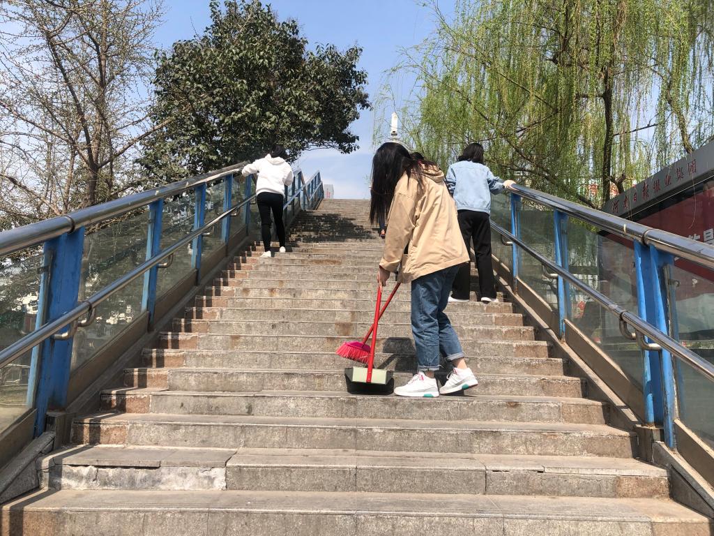 谈球吧体育