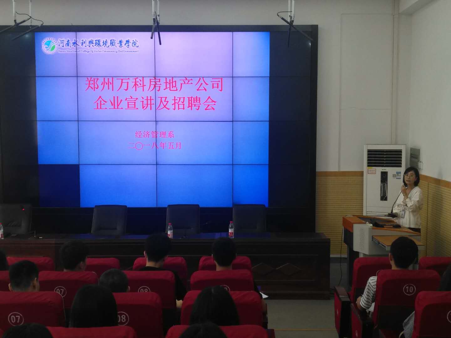 谈球吧体育