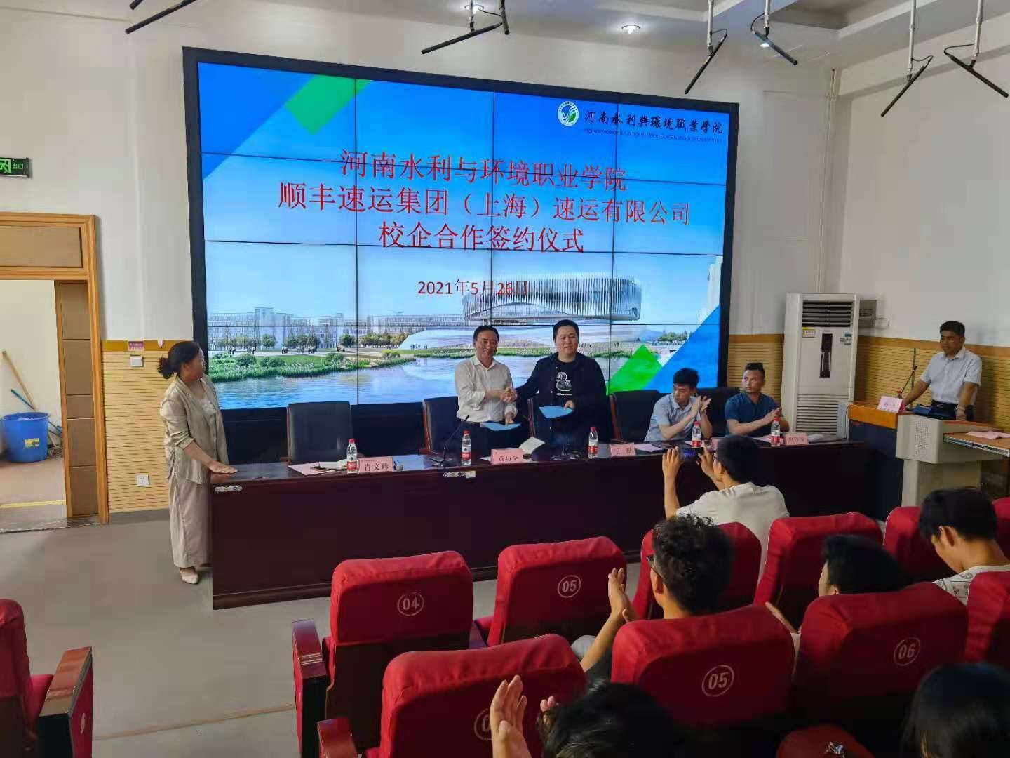谈球吧体育