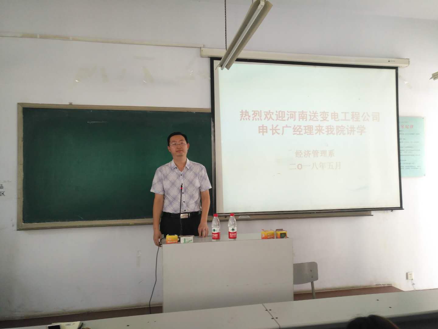 谈球吧体育