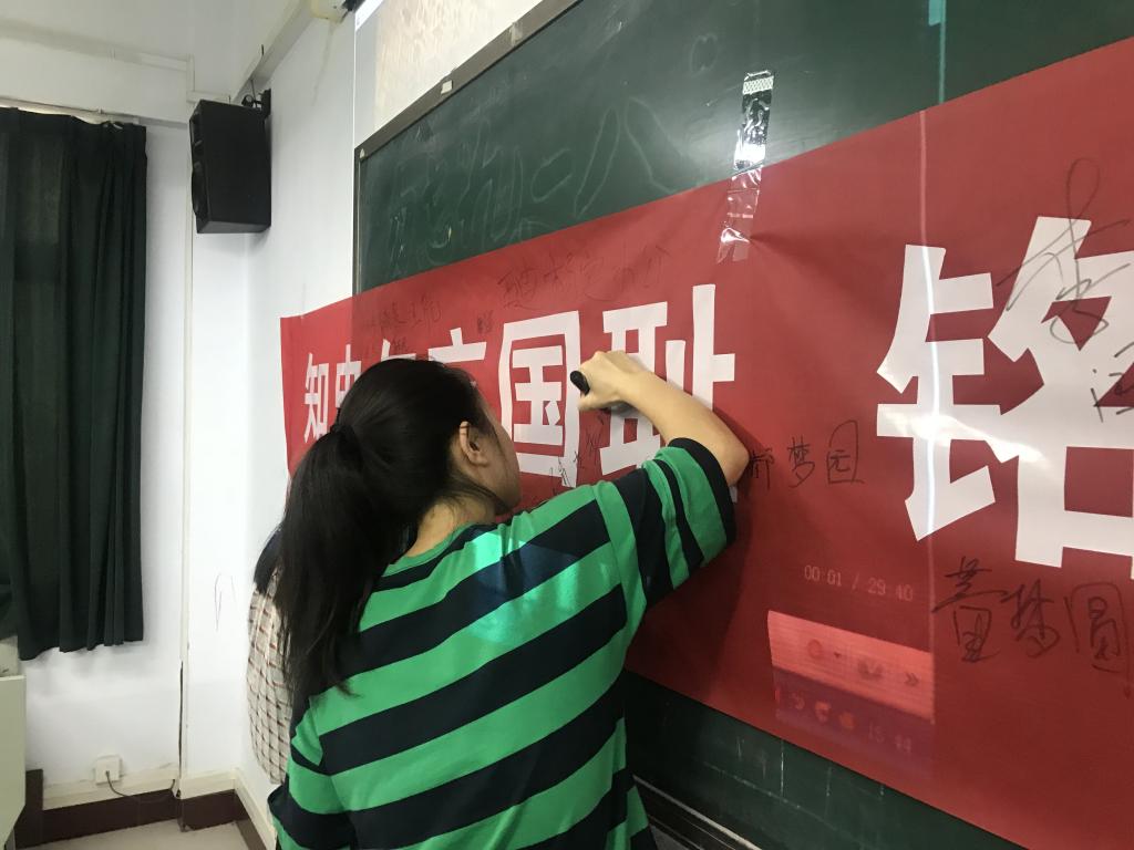 谈球吧体育