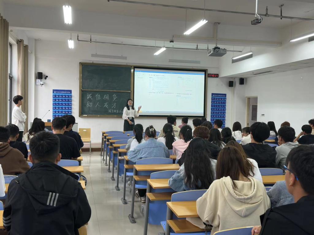 谈球吧体育