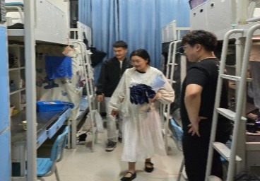 谈球吧体育